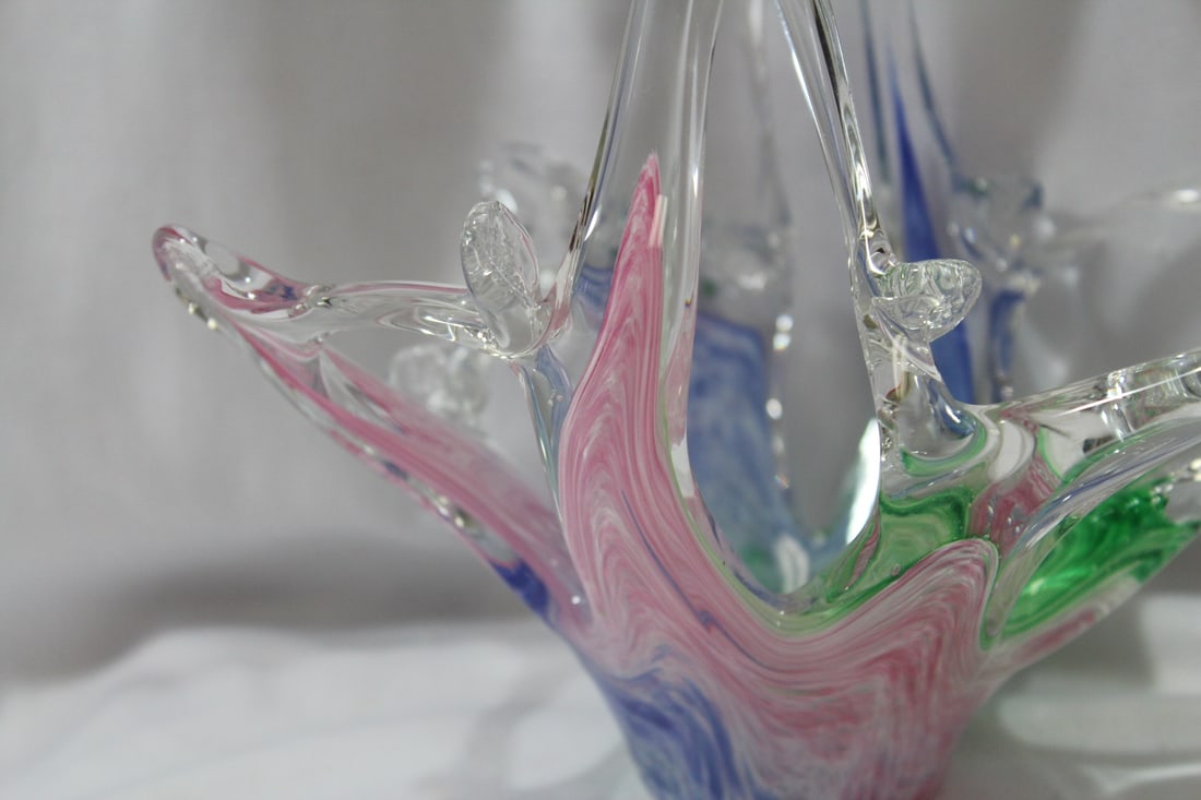 An Artglass Basket - 2
