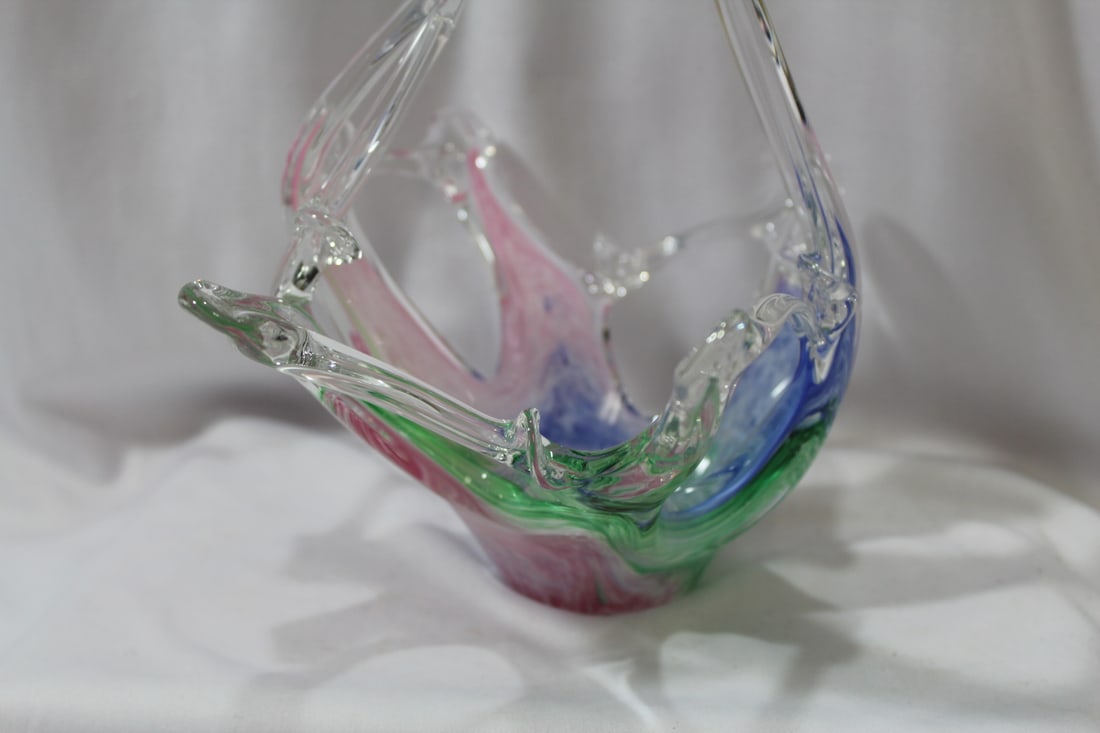 An Artglass Basket - 3