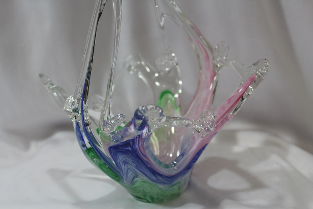 An Artglass Basket - 4