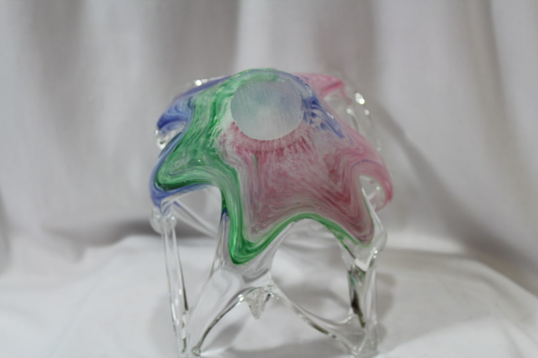 An Artglass Basket - 5