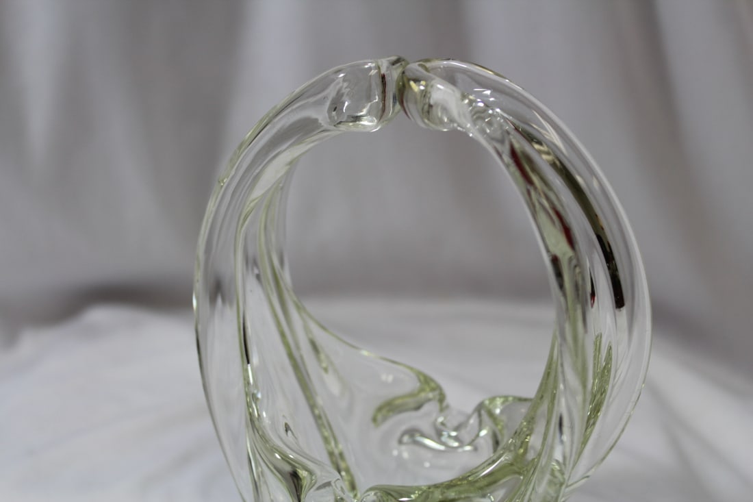 An Artglass Basket - 5