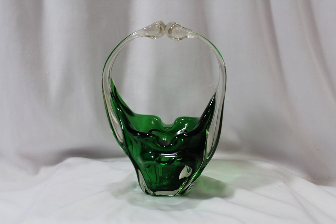 An Artglass Basket: 7 1/2" tall