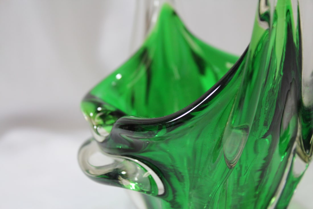 An Artglass Basket - 3