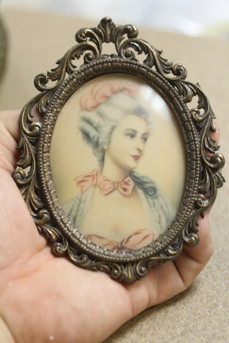 Antique/Vintage Italian Metal Picture: signed: Brevettato - framed - overall= 5 inches long - picture= 3 1/2" in diameter