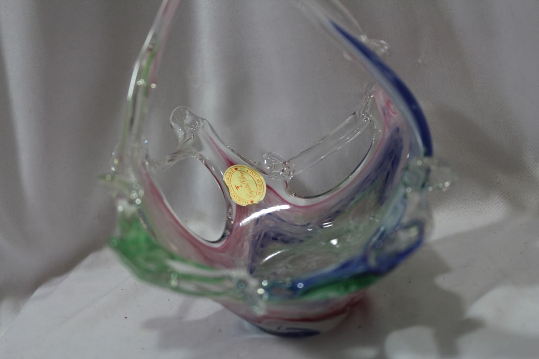 An Artglass Basket - 4