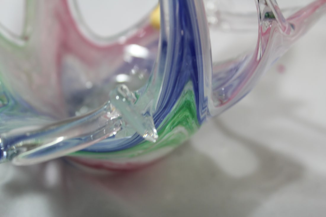 An Artglass Basket - 8
