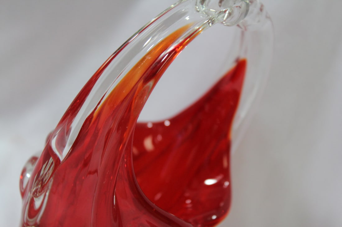 An Artglass Basket - 3
