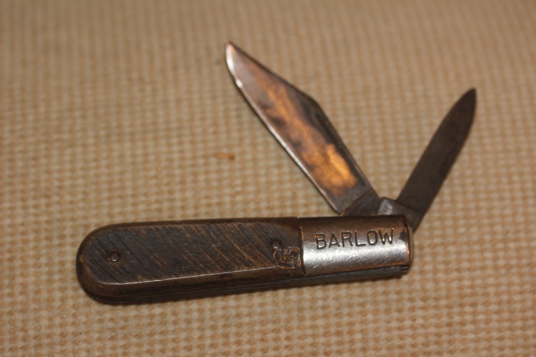 Barlow Pocket Knife: 3 3/8" long when folded