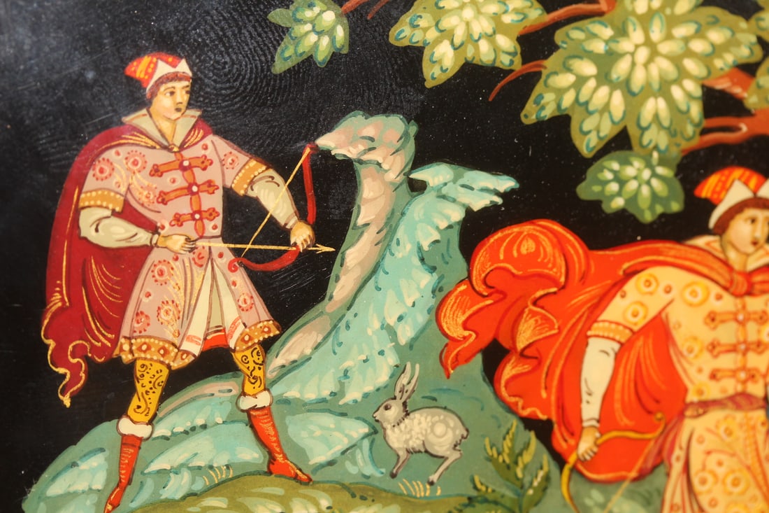 A Hand Painted Russian Lacquer Box - 5