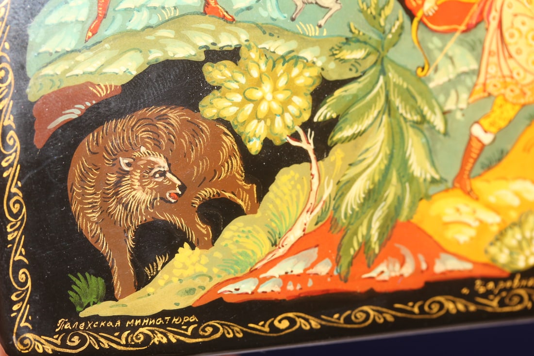A Hand Painted Russian Lacquer Box - 6