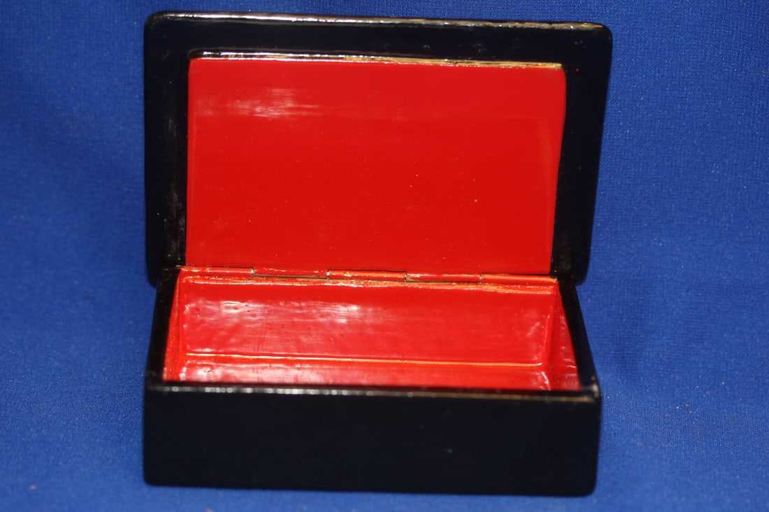 A Hand Painted Russian Lacquer Box - 8