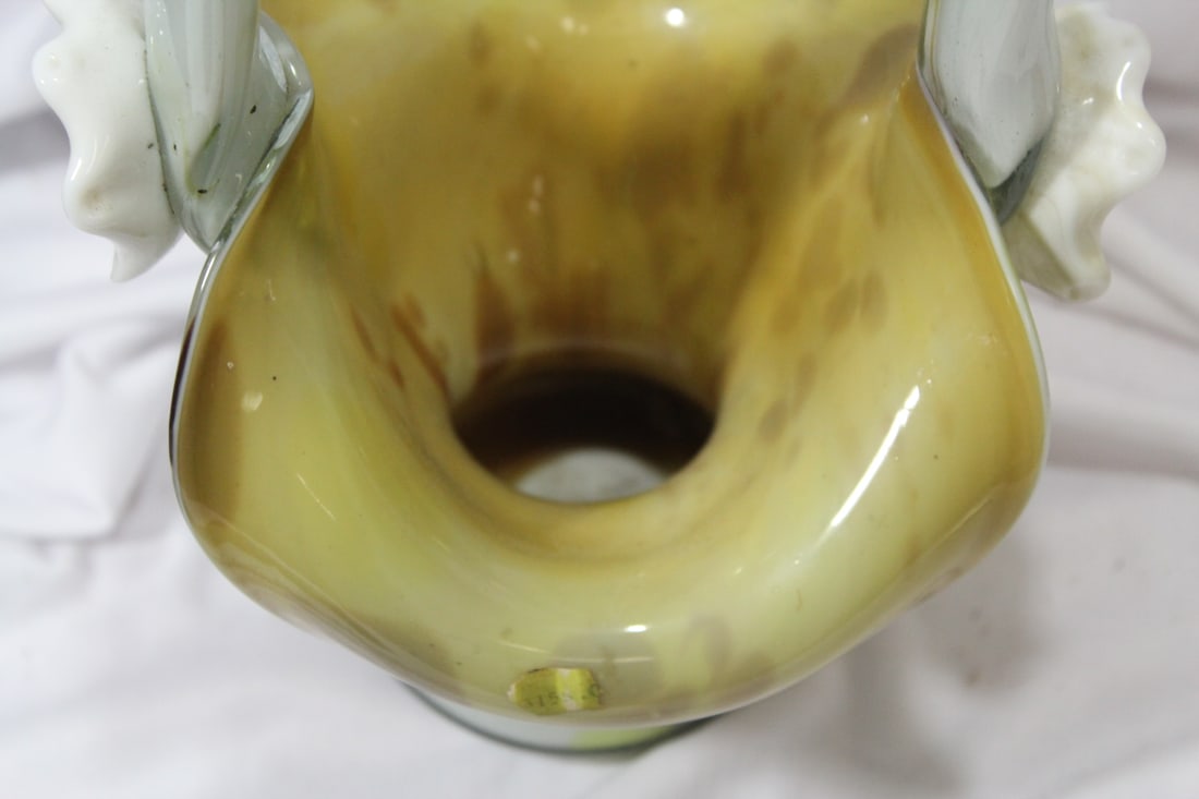 An Artglass Basket - 2