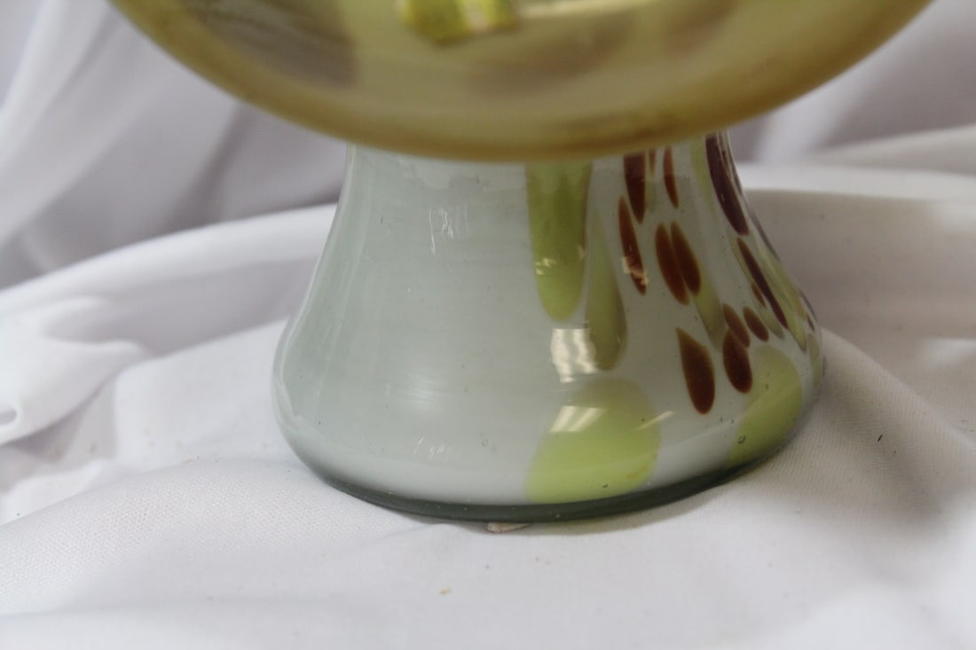 An Artglass Basket - 4