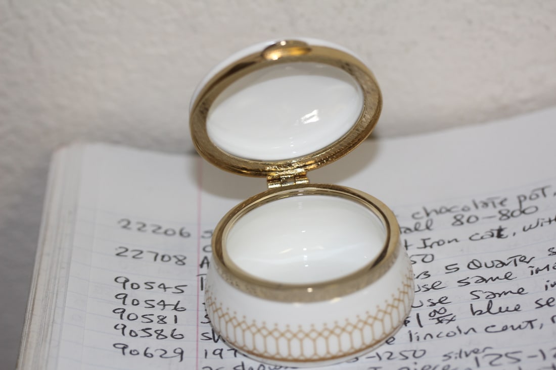 Ashford Christmas Theme Trinket Box - 8