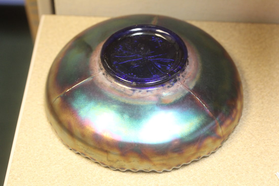 Carnival glass bowl - 8