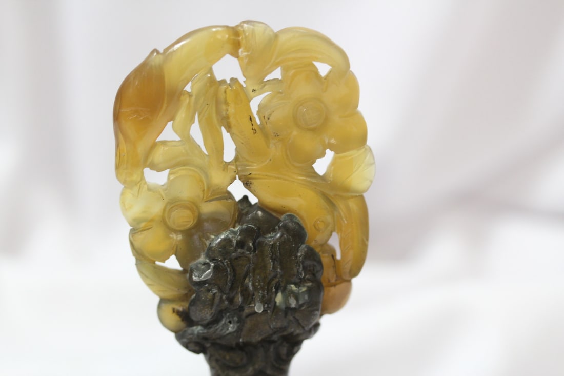 A Chinese Agate Finial - 2