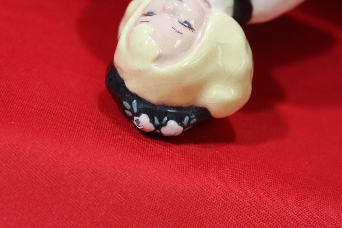 S-Quire Ceramics Vintage Figurine - 5