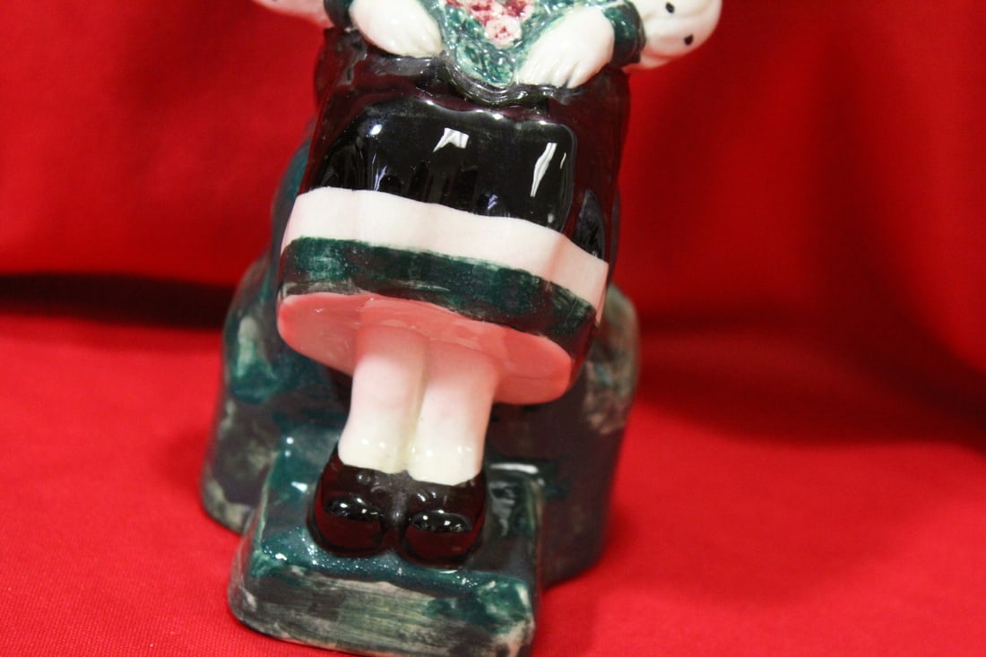 Barbara Fagen Little Flowers Figurine - 3