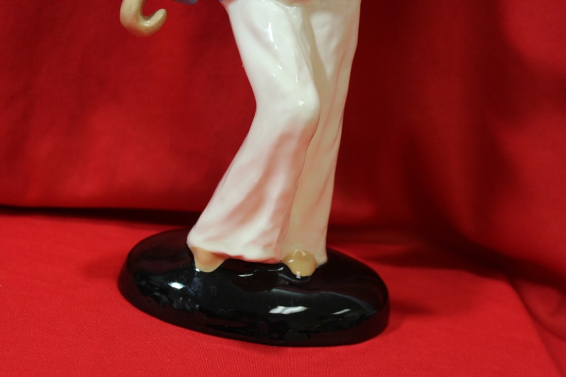 A California Pottery Figurine - 4