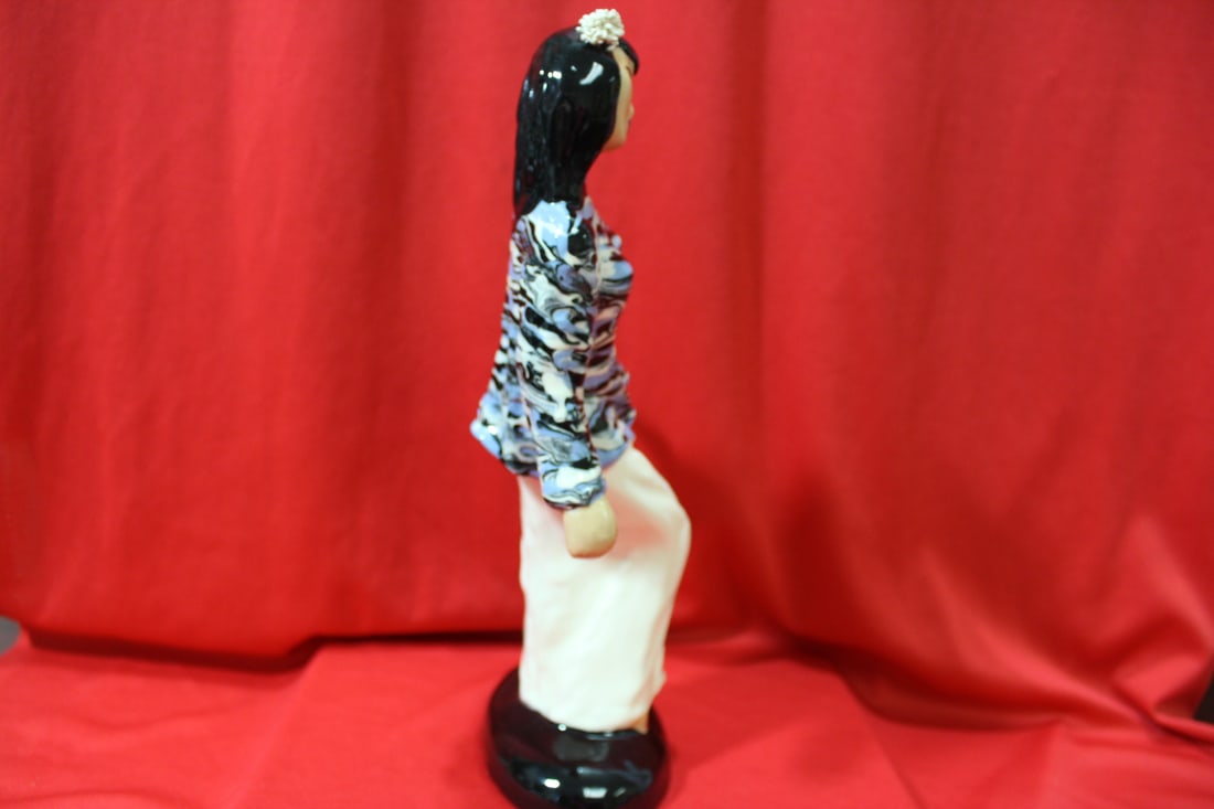 A California Pottery Figurine - 6