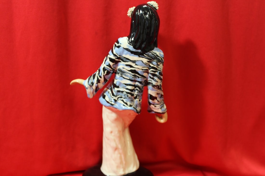 A California Pottery Figurine - 7