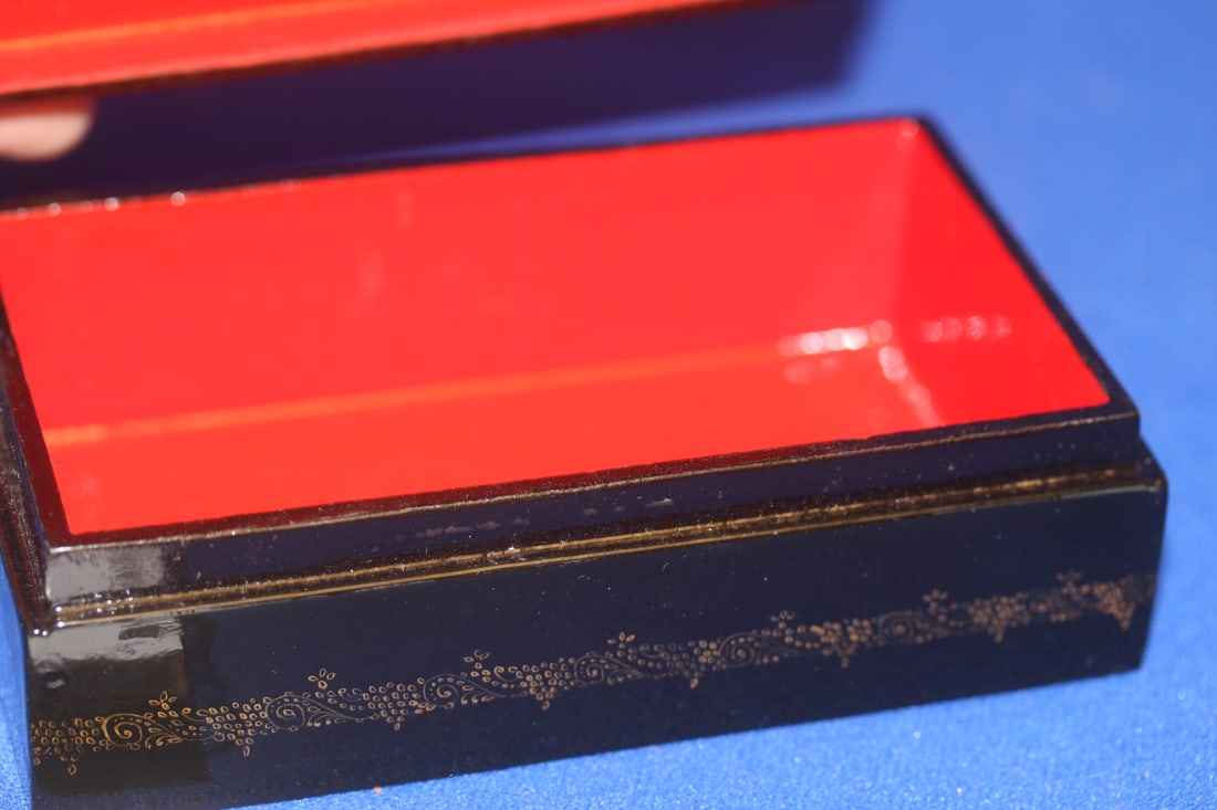 A Signed Hand Painted Russian Lacquer Box - 7
