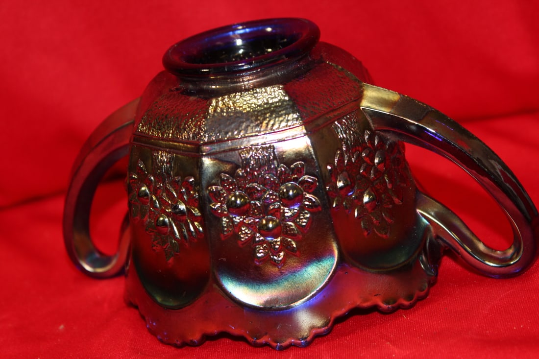 A Carnival Glass Cup - 4