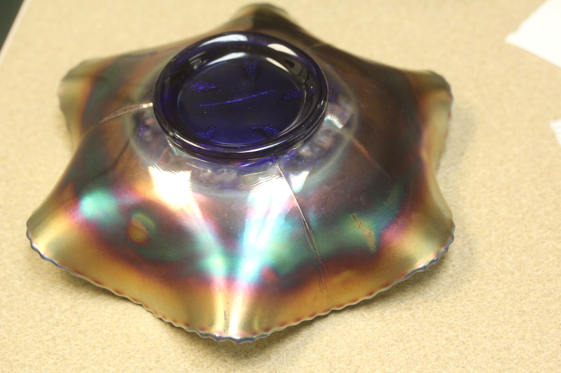 Carnival glass bowl - 6