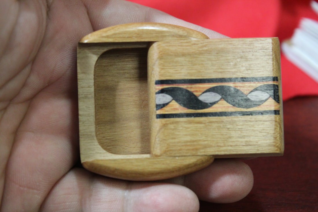 An Inlaid Wooden Slide Trinket Box - 4