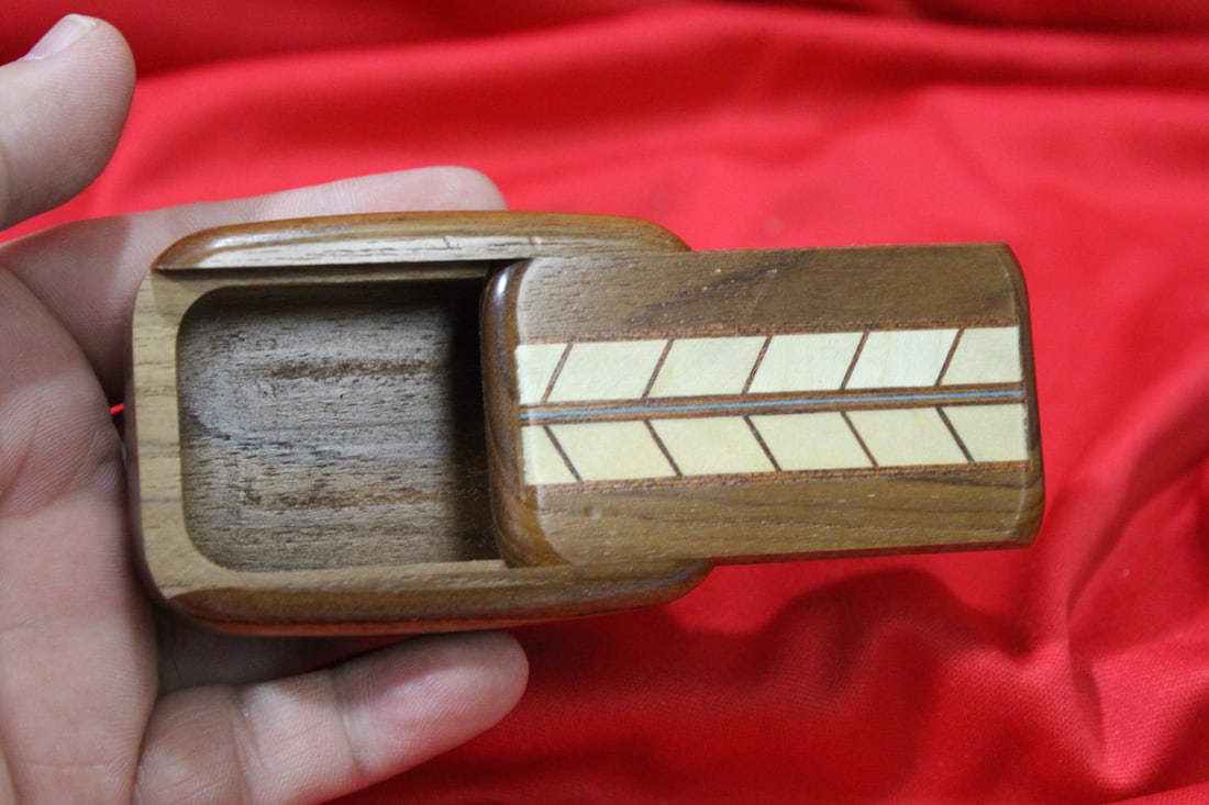 An Inlaid Wooden Slide Trinket Box - 4