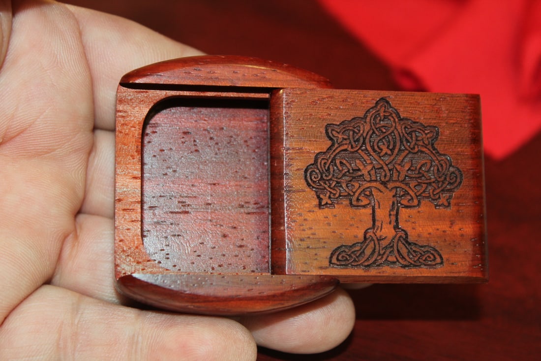 An Inlaid Wooden Slide Trinket Box - 5