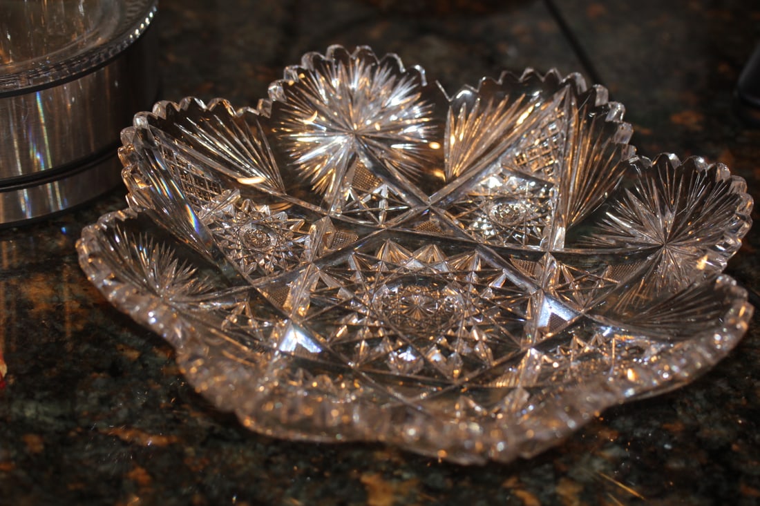 Brilliant Cut Glass Bowl: American Brilliant glass period cut glass bowl - a truly beautiful piece - 9 3/4" in diameter