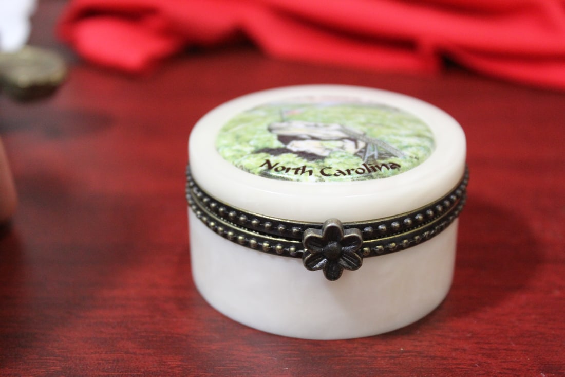 A Chimeny Rock Park Trinket Box - 2