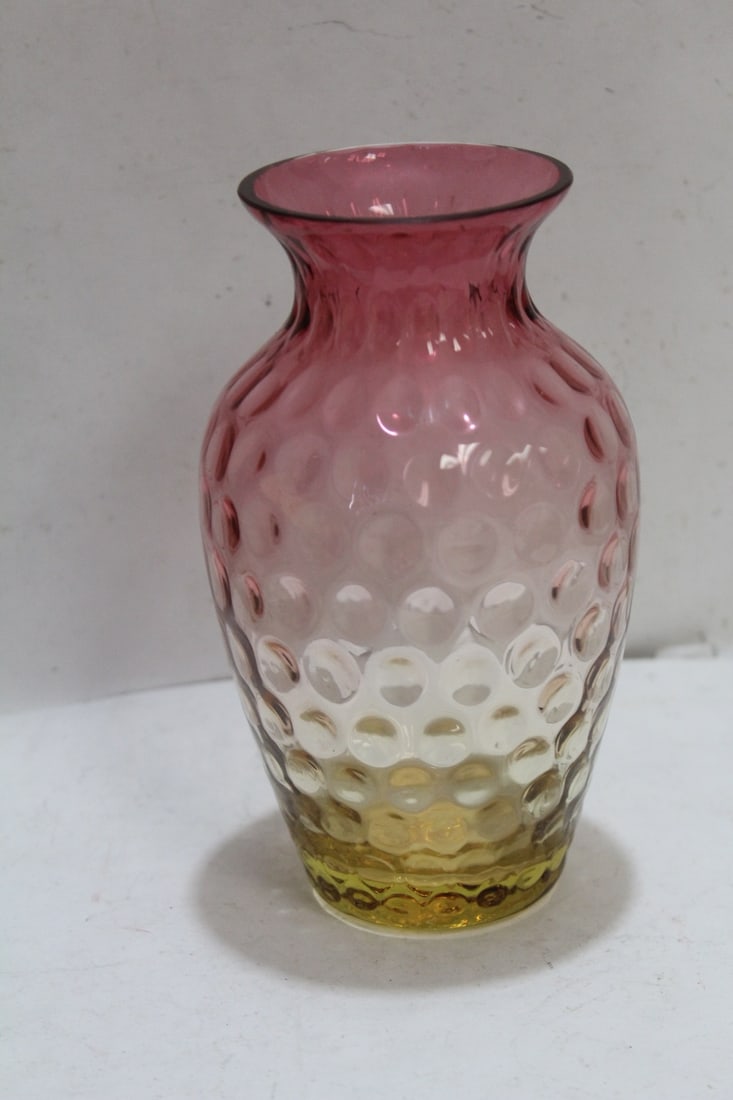 A Two Toned Glass Vase - 3