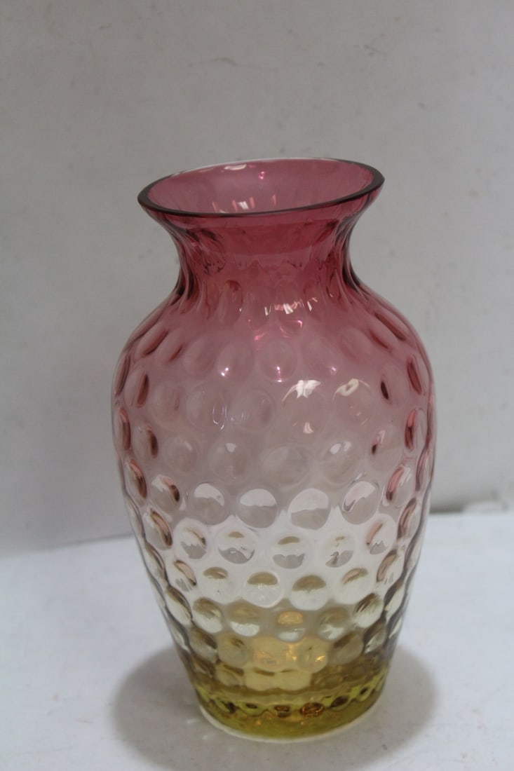 A Two Toned Glass Vase - 4