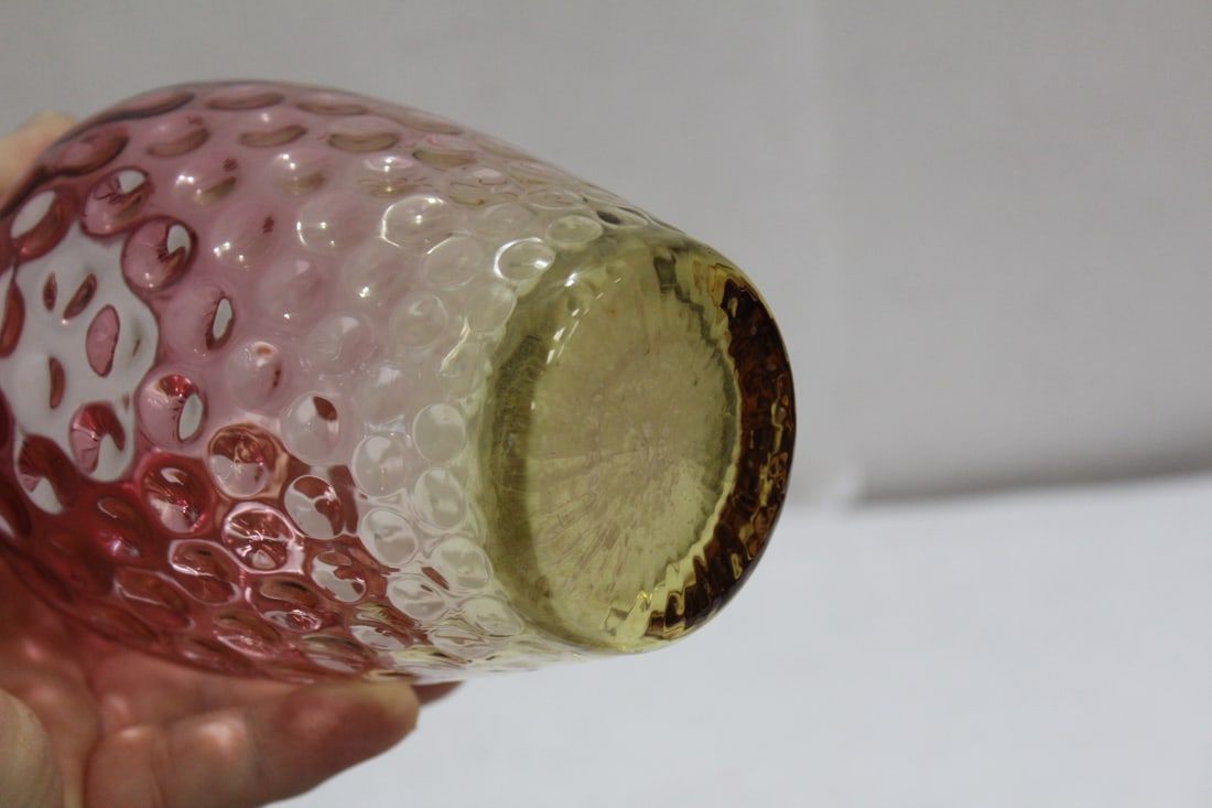 A Two Toned Glass Vase - 6