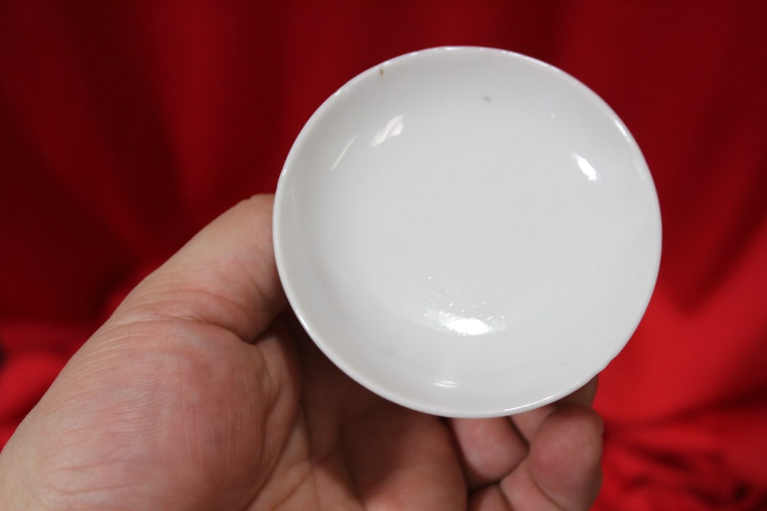 An Antique Chinese Teacup and Saucer - 3