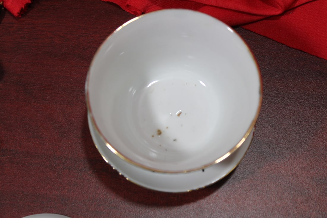 An Antique Chinese Teacup and Saucer - 4
