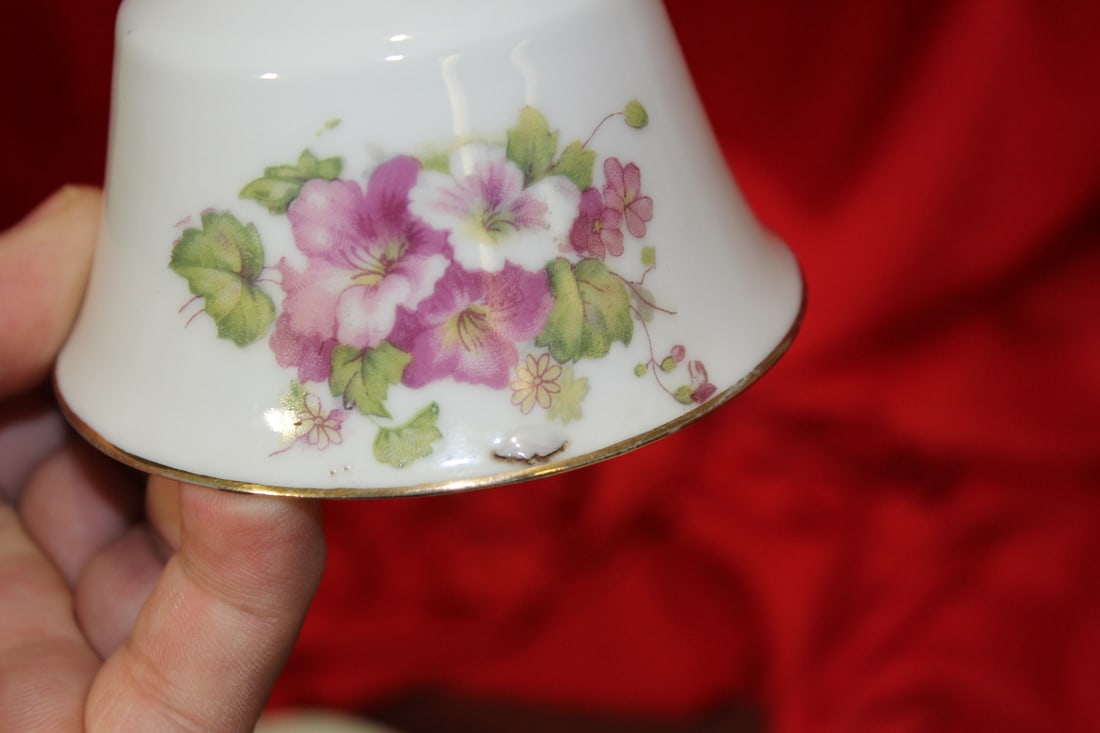 An Antique Chinese Teacup and Saucer - 7