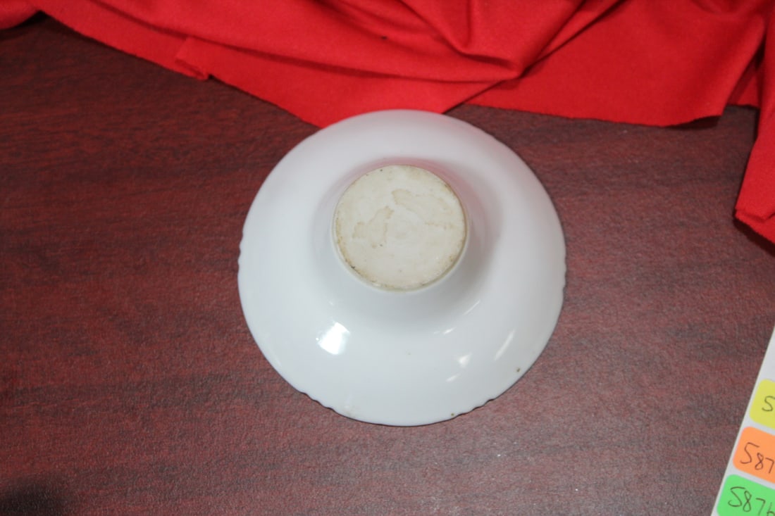 An Antique Chinese Teacup and Saucer - 8