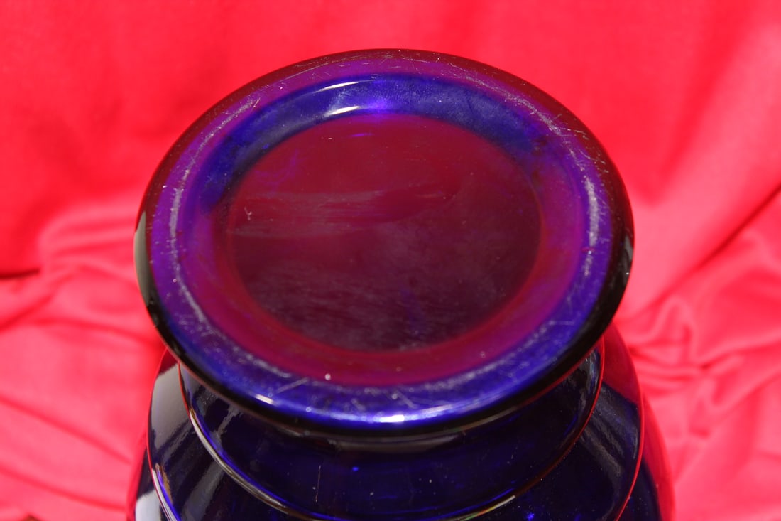A Cobalt Blue Glass Urn - 4