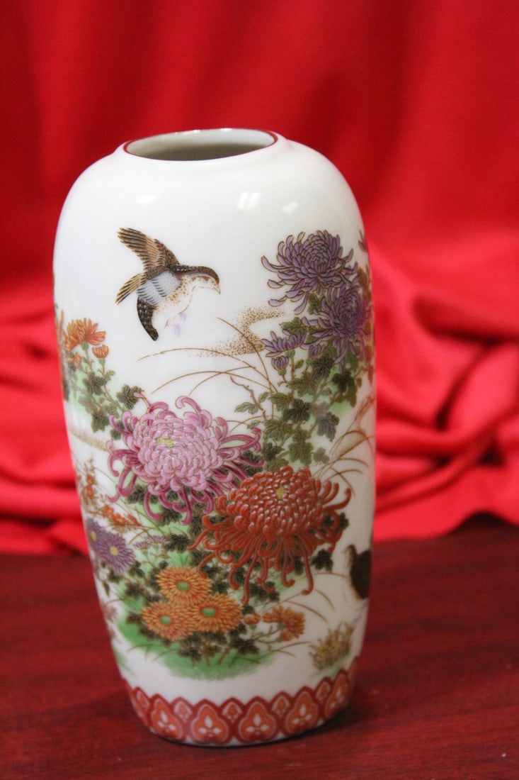 A Signed Japanese Vase: 5 5/8" tall