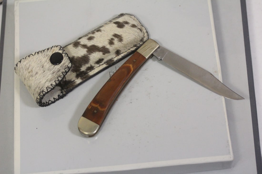 Pocket Knife with Leather Sheath (1 of 7)