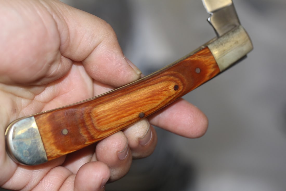 Pocket Knife with Leather Sheath - 4