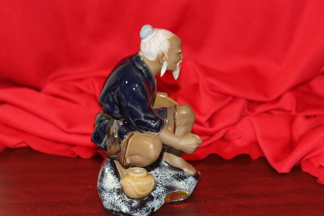 A Chinese Pottery Figurine - 4