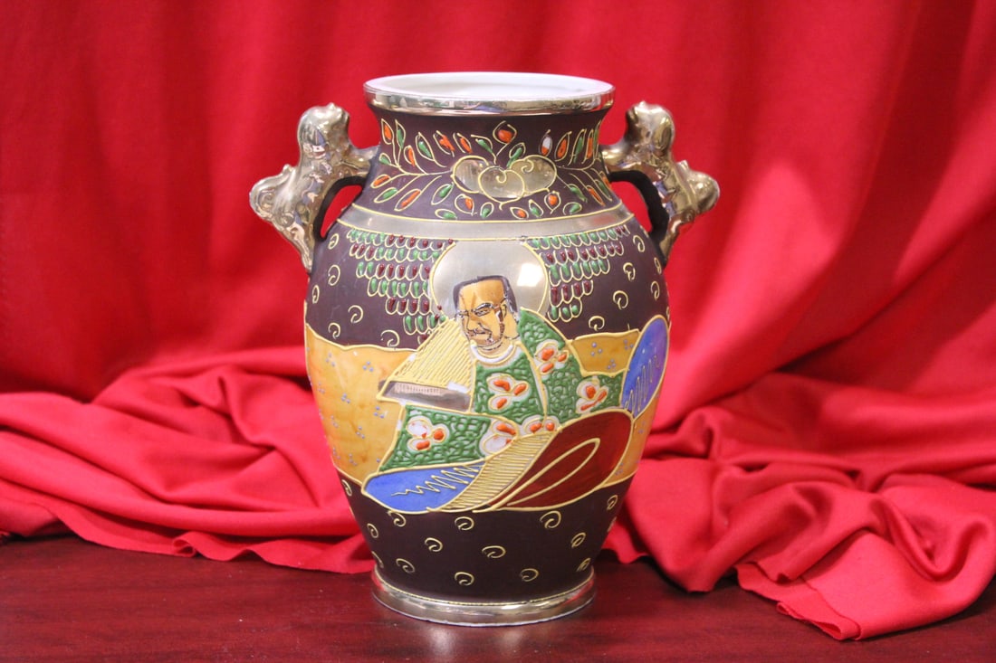 A Vintage Japanese Satsuma Vase: 7" tall