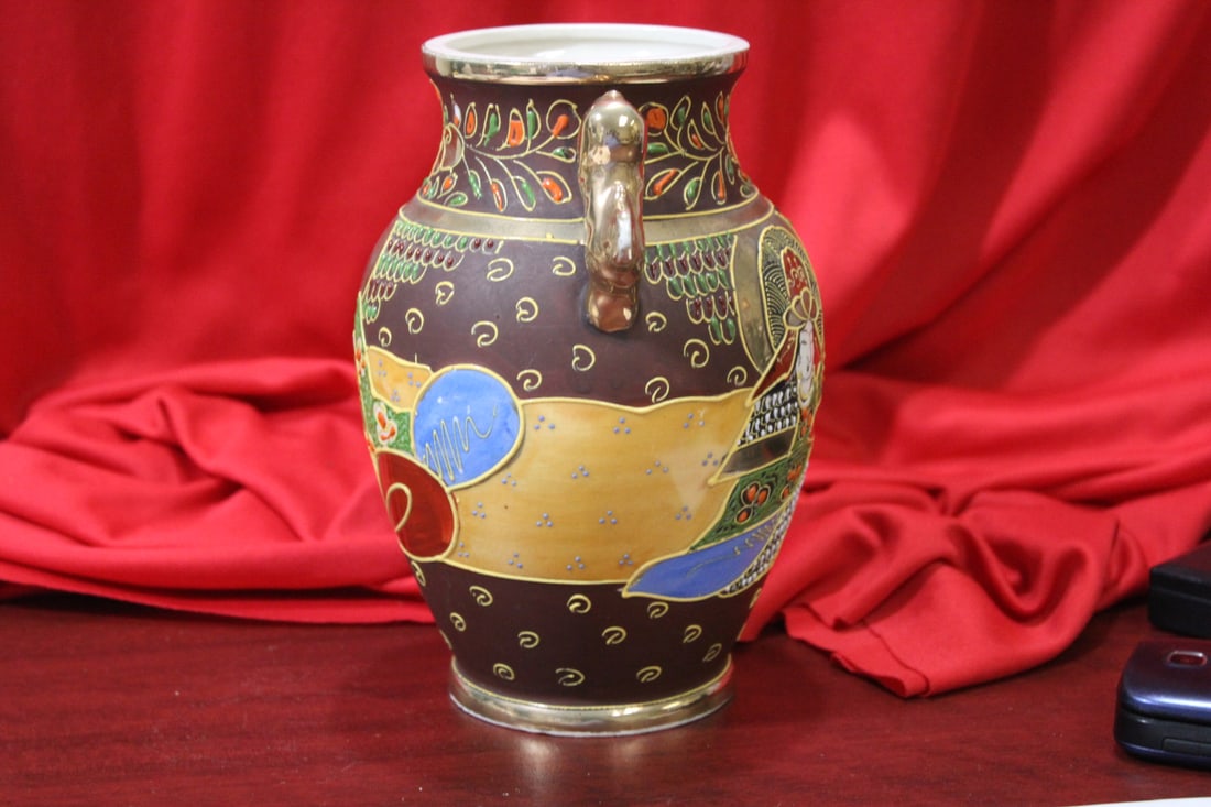 A Vintage Japanese Satsuma Vase - 4