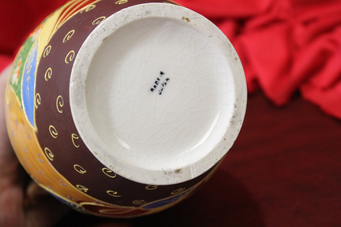 A Vintage Japanese Satsuma Vase - 7