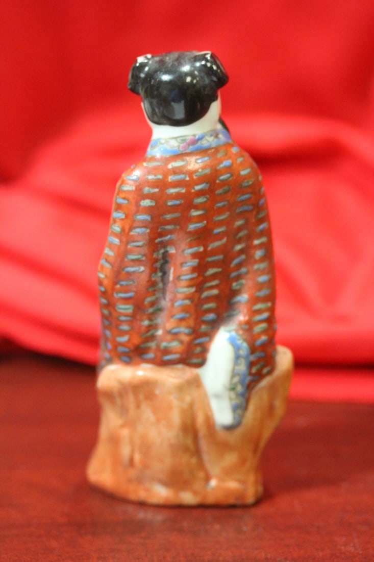An Antique Chinese Porcelain Figurine - 2