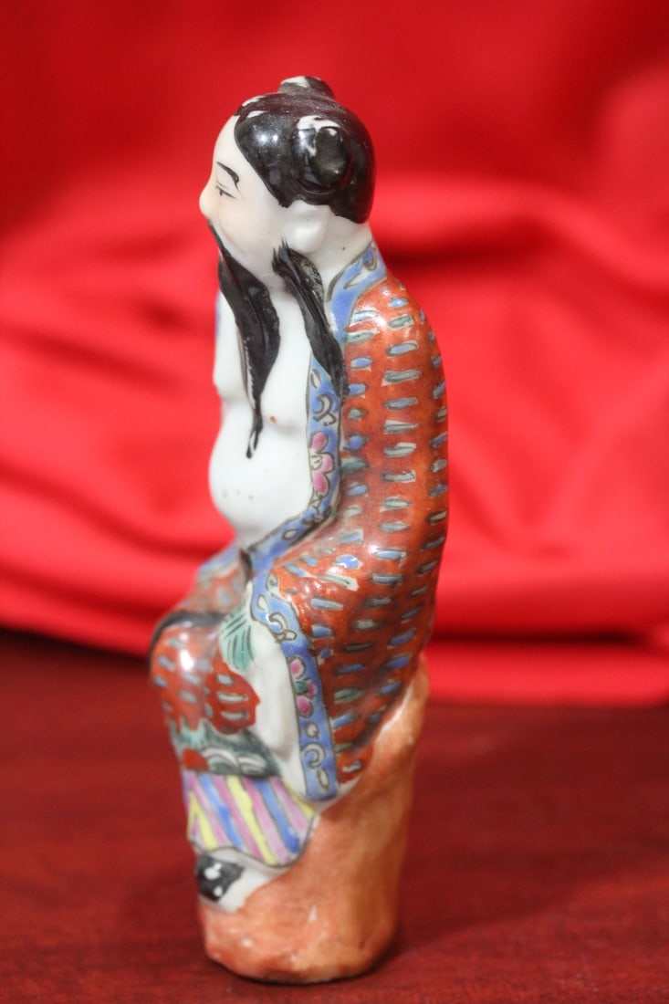 An Antique Chinese Porcelain Figurine - 3